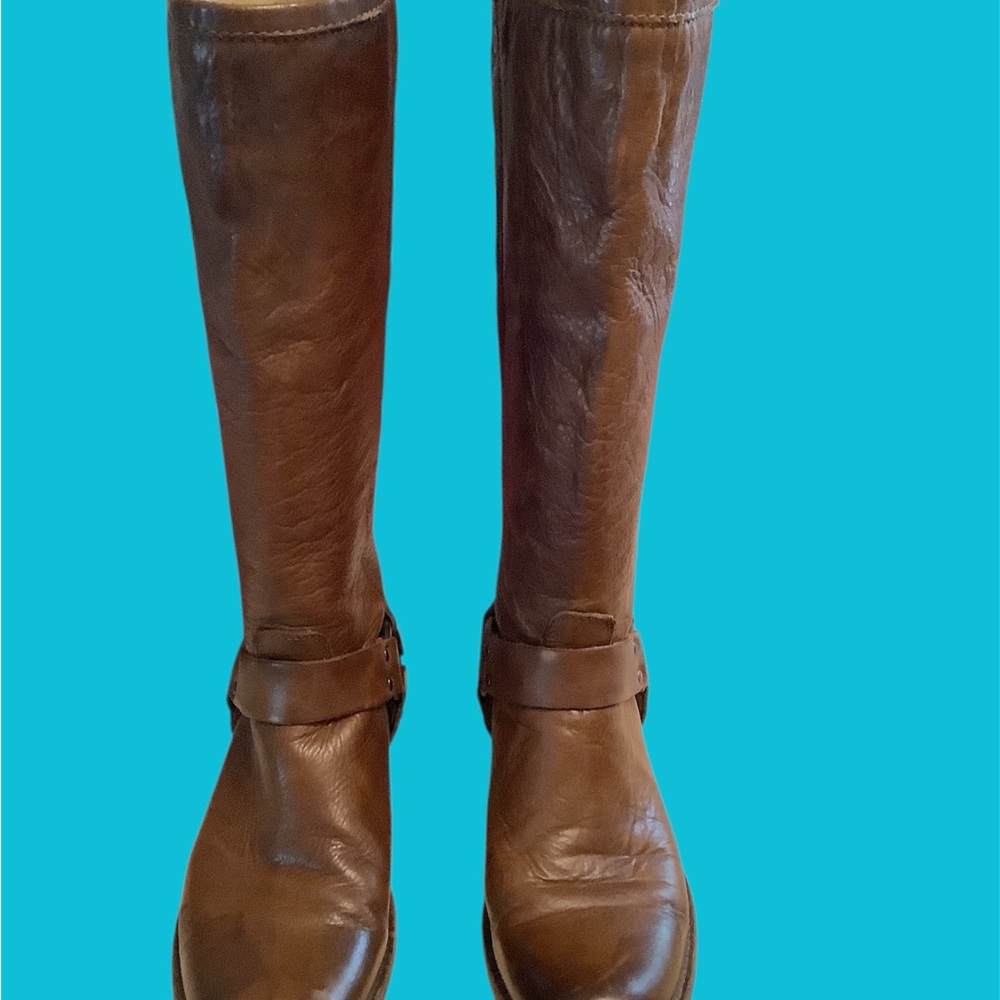 Frye Brown Low Heeled Boots, Classic Leather Design, Zips in the back. EUC